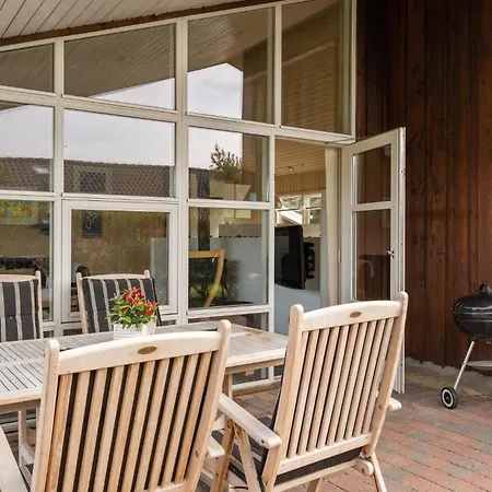 בית נופש 3 Bedroom Beautiful In *